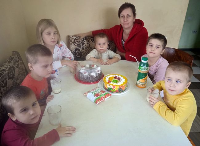 We call on to help a family with 8 children on the eve of the New Year holidays