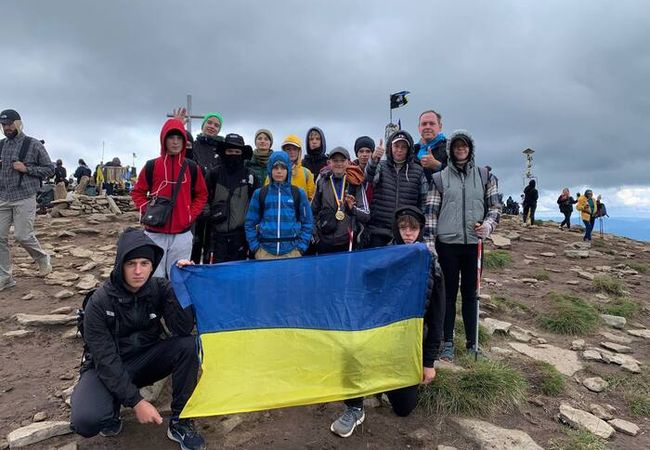 На День Незалежності ще 19 дітей із Запоріжжя відправилися у похід на Говерлу та озеро Несамовите