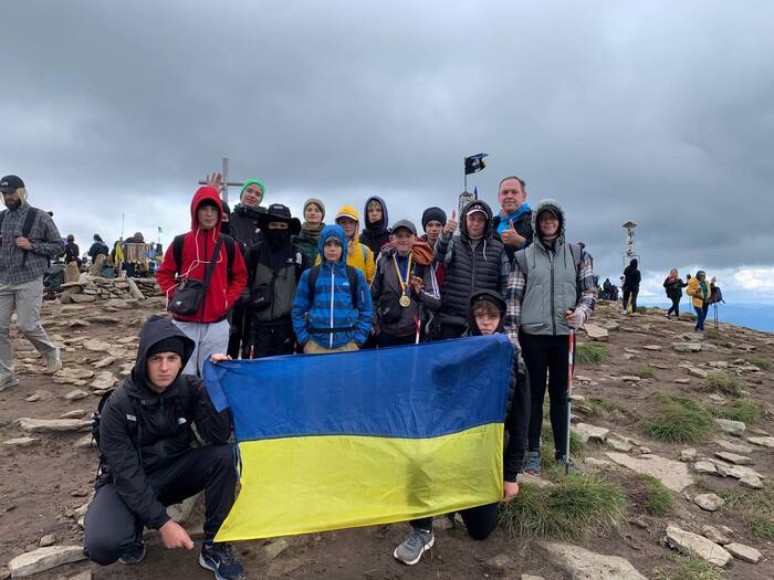 На День Незалежності ще 19 дітей із Запоріжжя відправилися у похід на Говерлу та озеро Несамовите