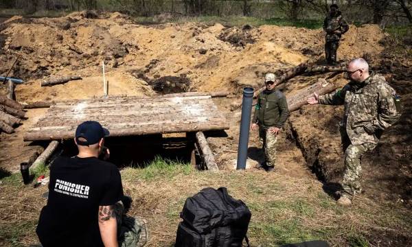 Fortress Zaporizhzhia prepares to fight as war closes in