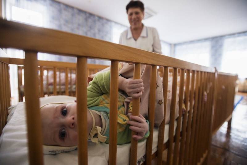From the beginning of 2021, a moratorium on the placement of children under three years old in children's homes was to begin in Ukraine