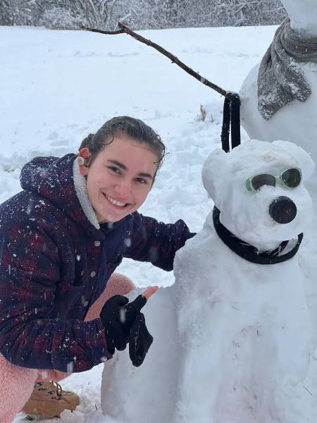 Цієї зими Мауре Томпсон разом зі своєю сім'єю зліпила снігову собаку