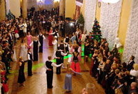 Новогодний благотворительный бал, проведённый в Запорожье 25 декабря 2007 года, собрал более миллиона гривен