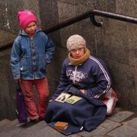 В Запорожской области 33-летняя горе-мать жила за счет своих детей, заставляя их попрошайничать
