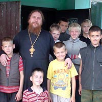 Священик воспитал 160 детей