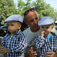 The Makiev Twins – Forward only, Not one step back!