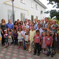 Семья из Михайловки воспитывает двадцать приемных детей