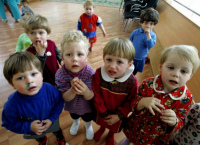 Не чужие? В Украине заметно замедлился процесс усыновления детей-сирот