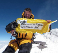 Эверест впервые покорил альпинист с муковисцидозом