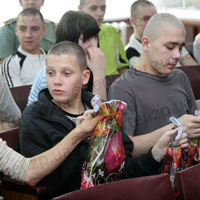 Фоторепортаж из запорожского СИЗО: дети-преступники тоже имеют право на праздник